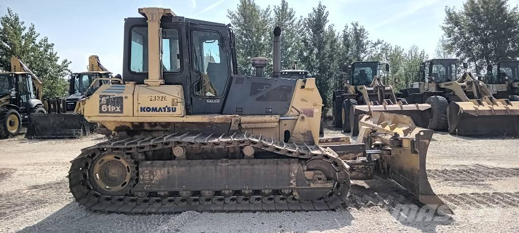 Komatsu D61EX-15 بلدوزرات مجنزرة