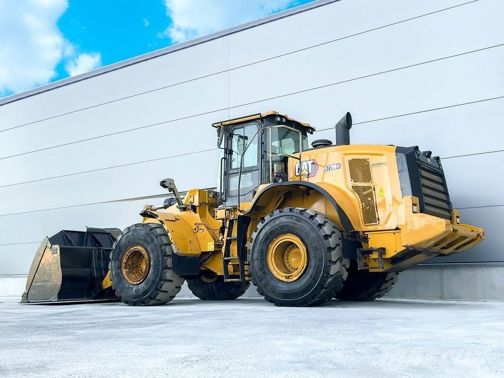 CAT 972M لوادر بعجل