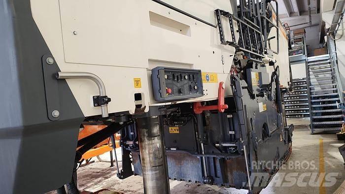 Wirtgen W200Fi ماكينات الحصاة والخرسانة
