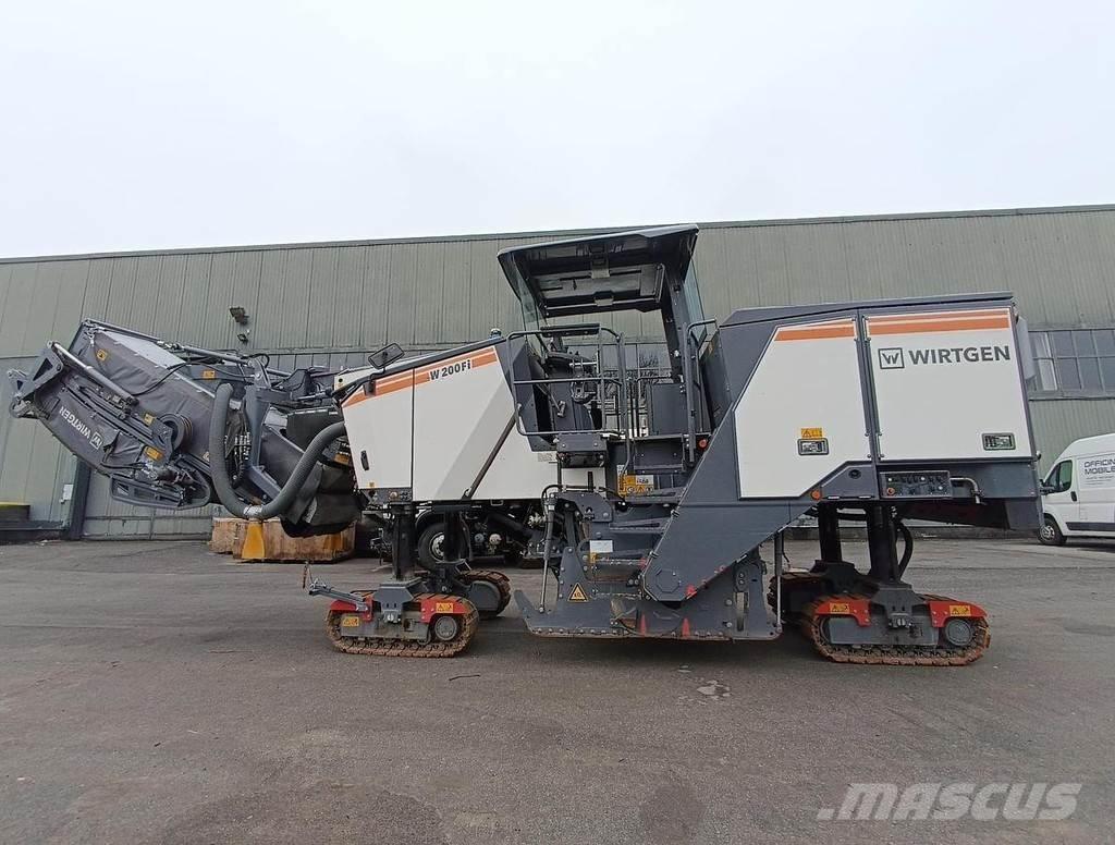 Wirtgen W200Fi ماكينات الحصاة والخرسانة