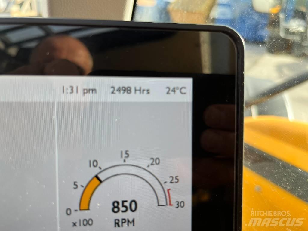 JCB 542X70 AGRI PRO مناولات متداخلة