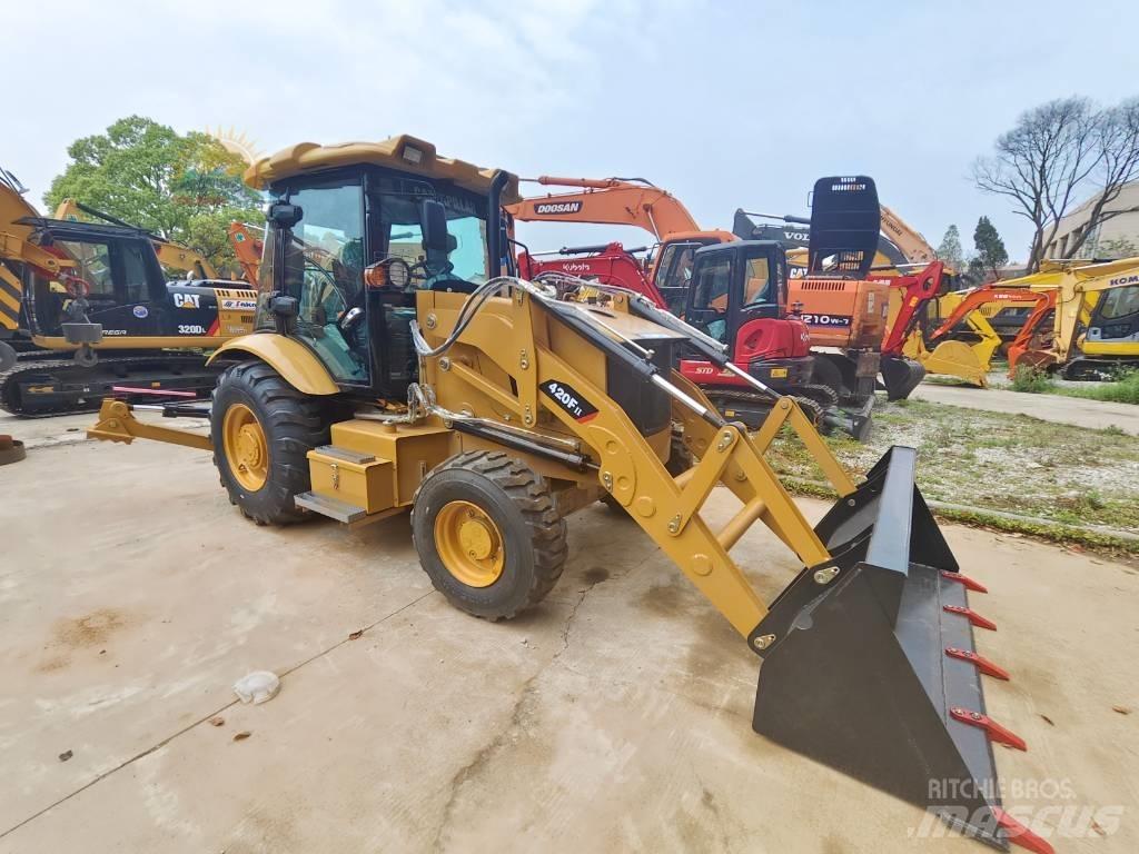 CAT 420F لوادر ذات جرافات عكسية