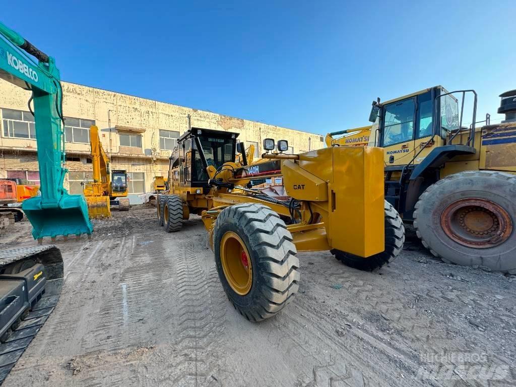 CAT 140 H معدات تمهيد الطرق
