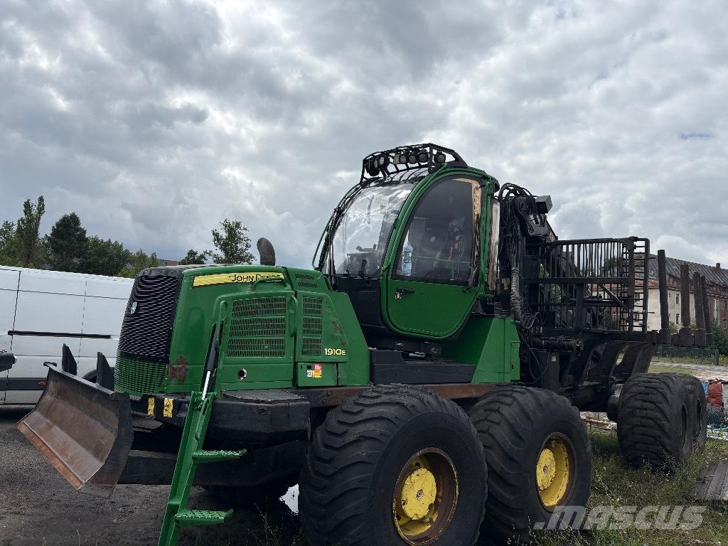 John Deere 1910E شاحنات