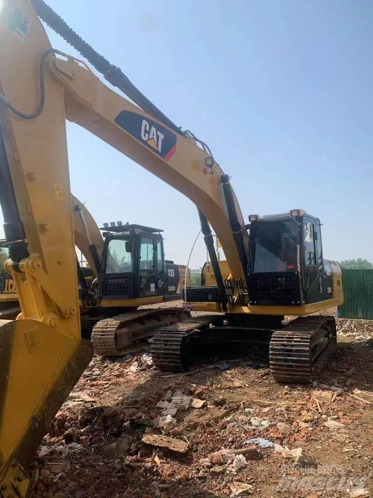 CAT 320 D حفارات زحافة