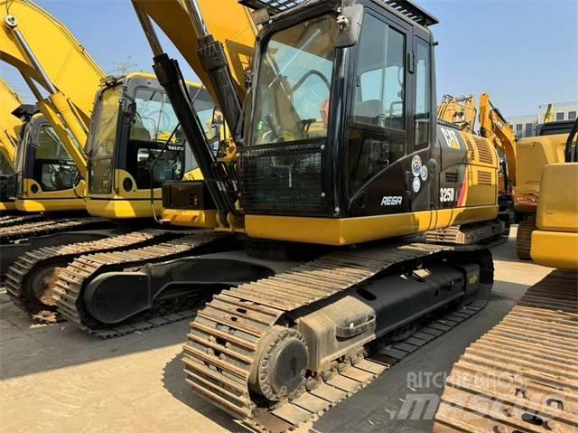 CAT 325 D L حفارات زحافة