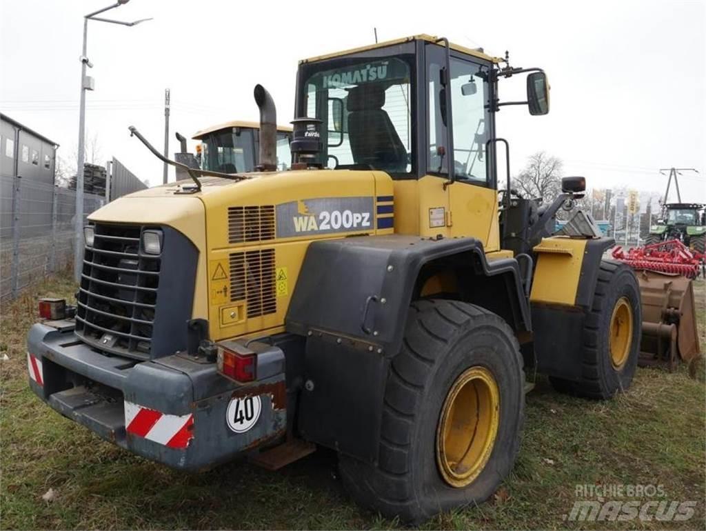 Komatsu WA 200 PZ لوادر بعجل
