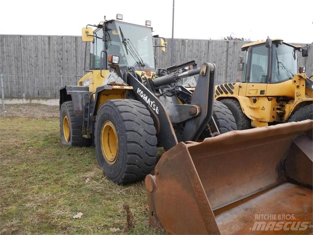 Komatsu WA 200 PZ لوادر بعجل