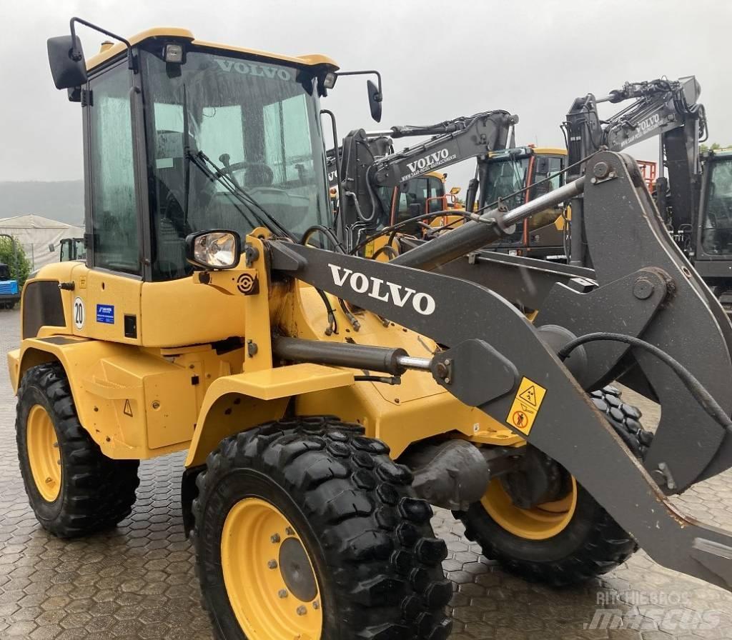 Volvo L 30 G لوادر بعجل
