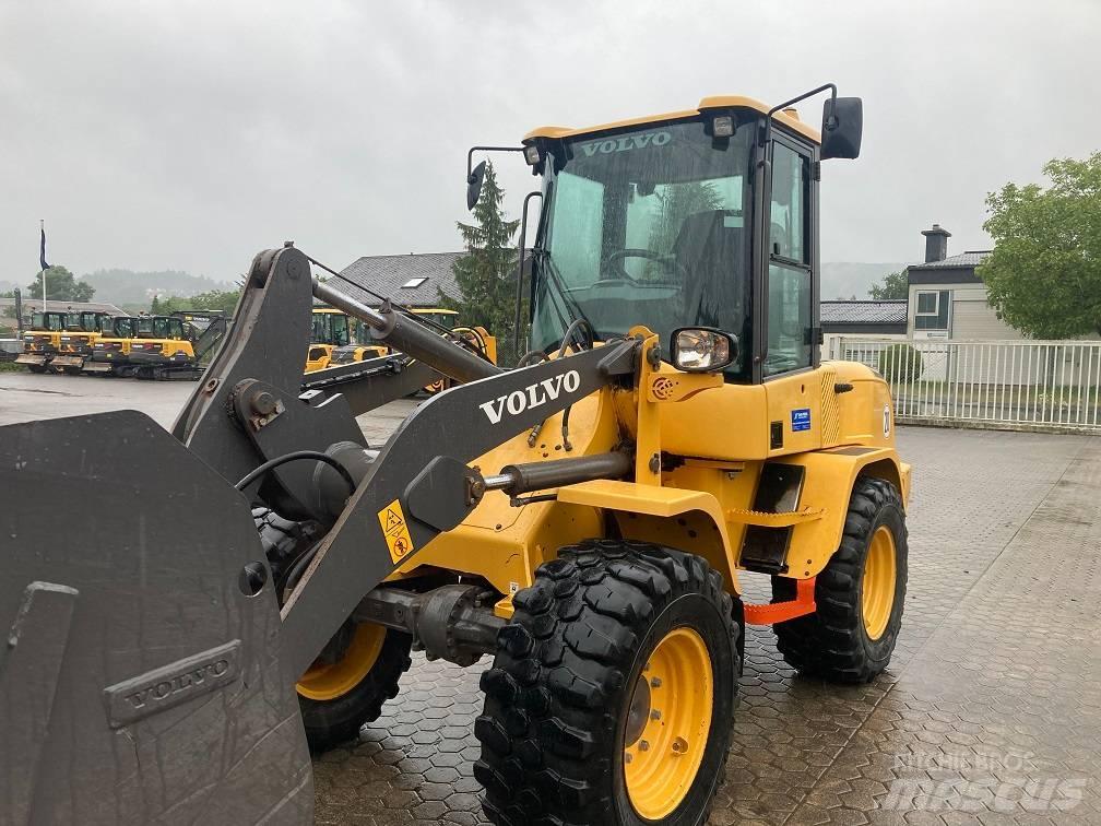 Volvo L 30 G لوادر بعجل