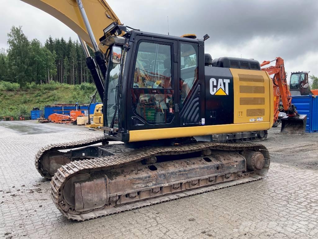 CAT 326 F L حفارات زحافة