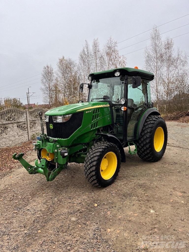 John Deere 5105 GF الجرارات
