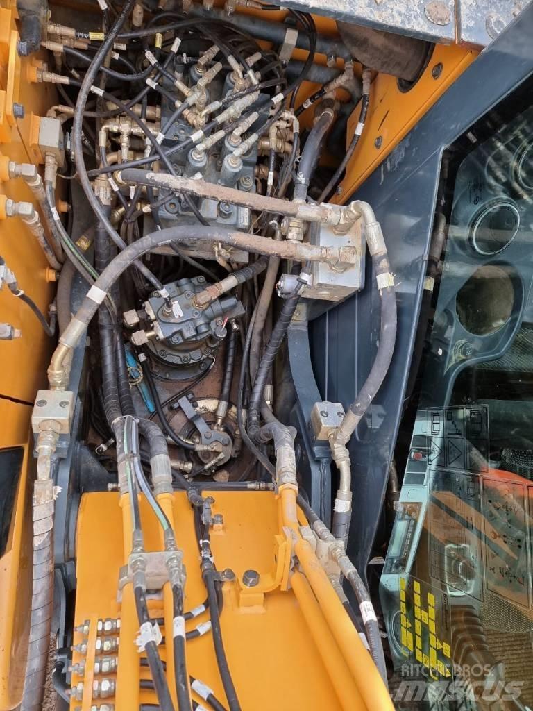 Hyundai HX 140 L حفارات زحافة
