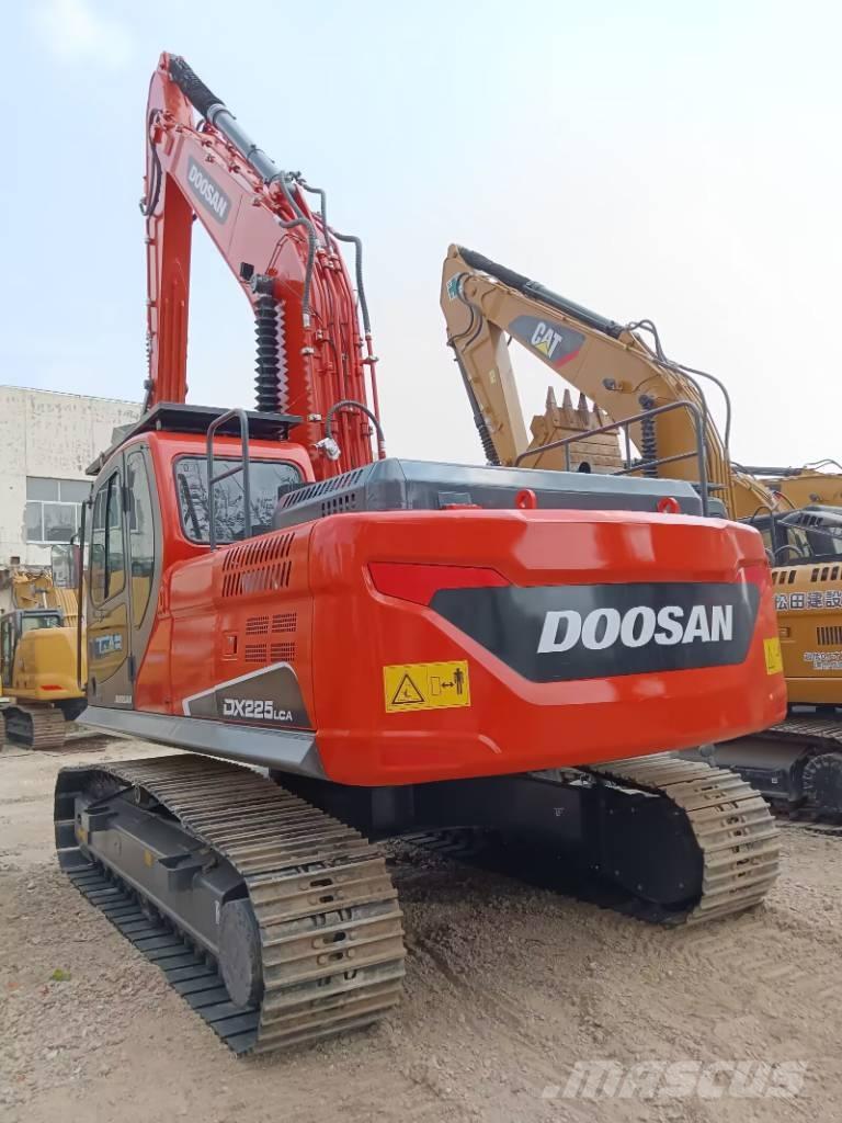 Doosan DX 225 LC-9T حفارات زحافة