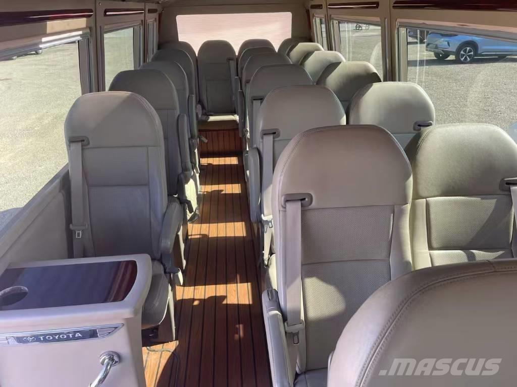 Toyota Coaster حافلة داخل المدينة