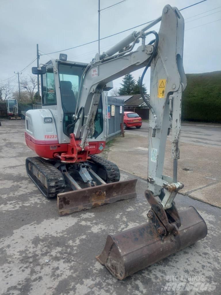 Takeuchi TB 230 حفارات صغيرة أقل من 7 طن (حفارات صغيرة)