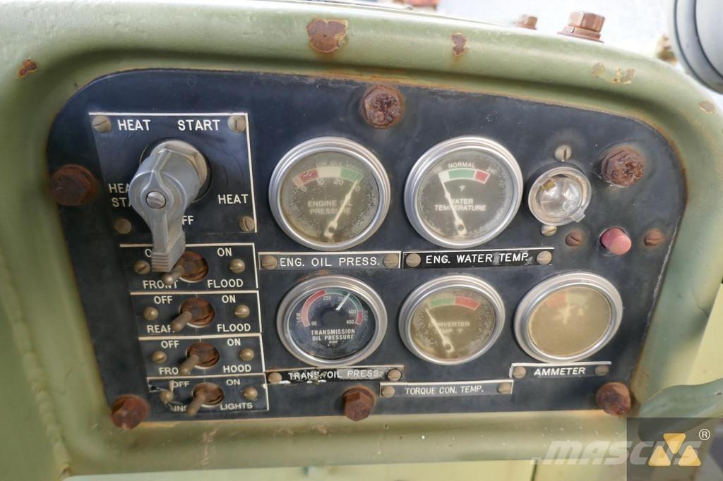 CAT D7F Ex-army بلدوزرات مجنزرة