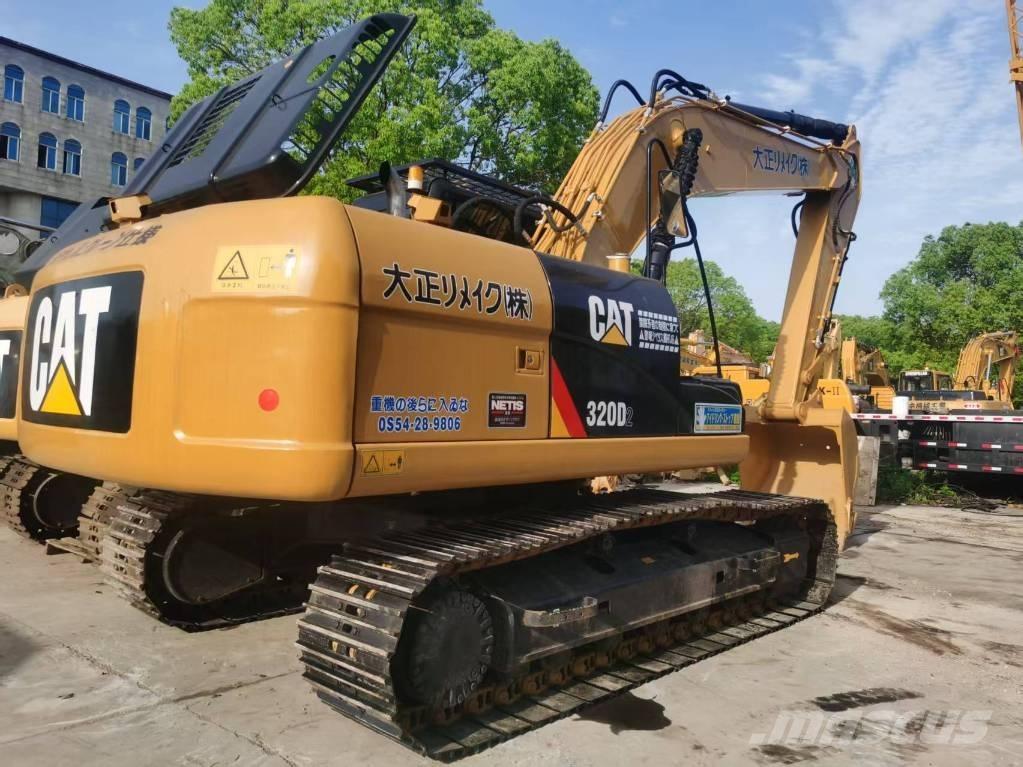 CAT 320D2 حفارات زحافة