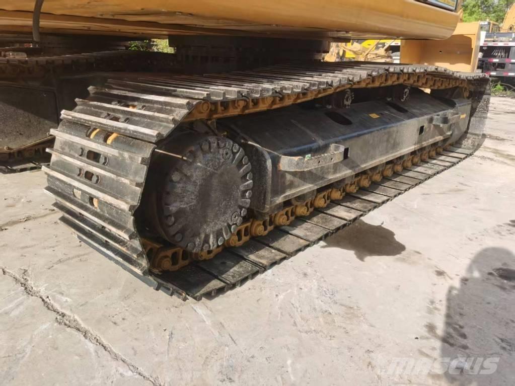 CAT 320D2 حفارات زحافة