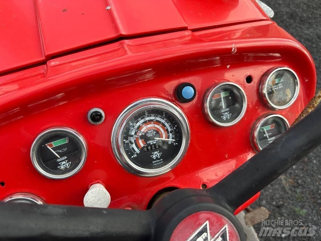 Massey Ferguson 152 الجرارات