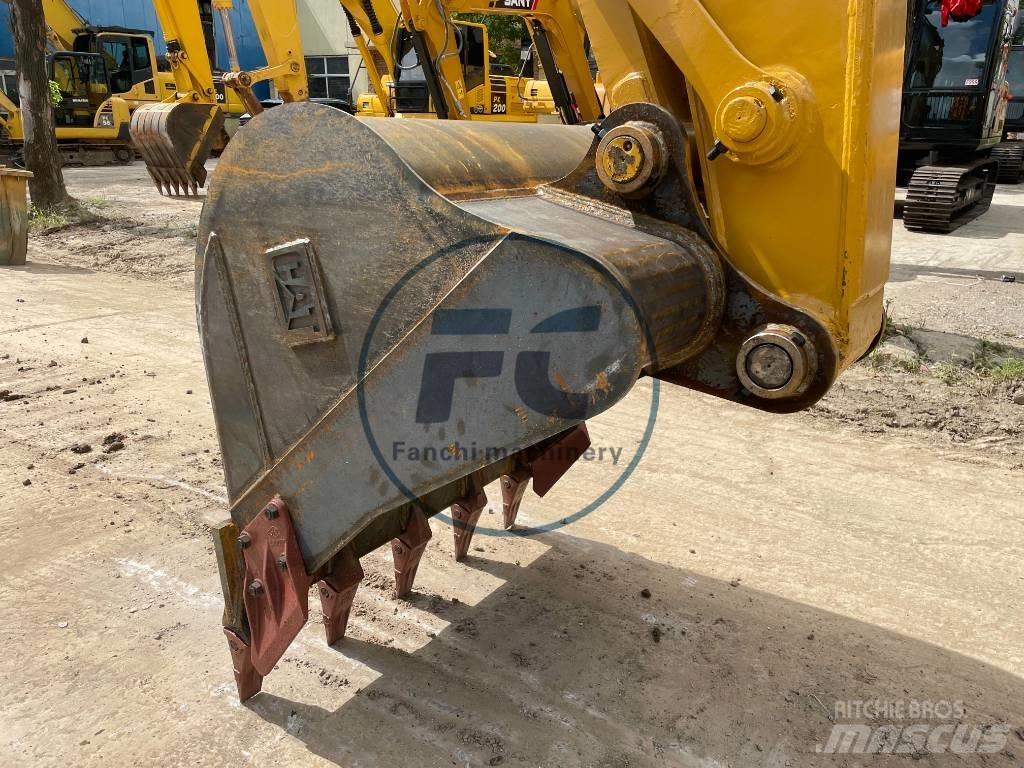 CAT 320 D 2 حفارات وسط 7 طن - 12 طن