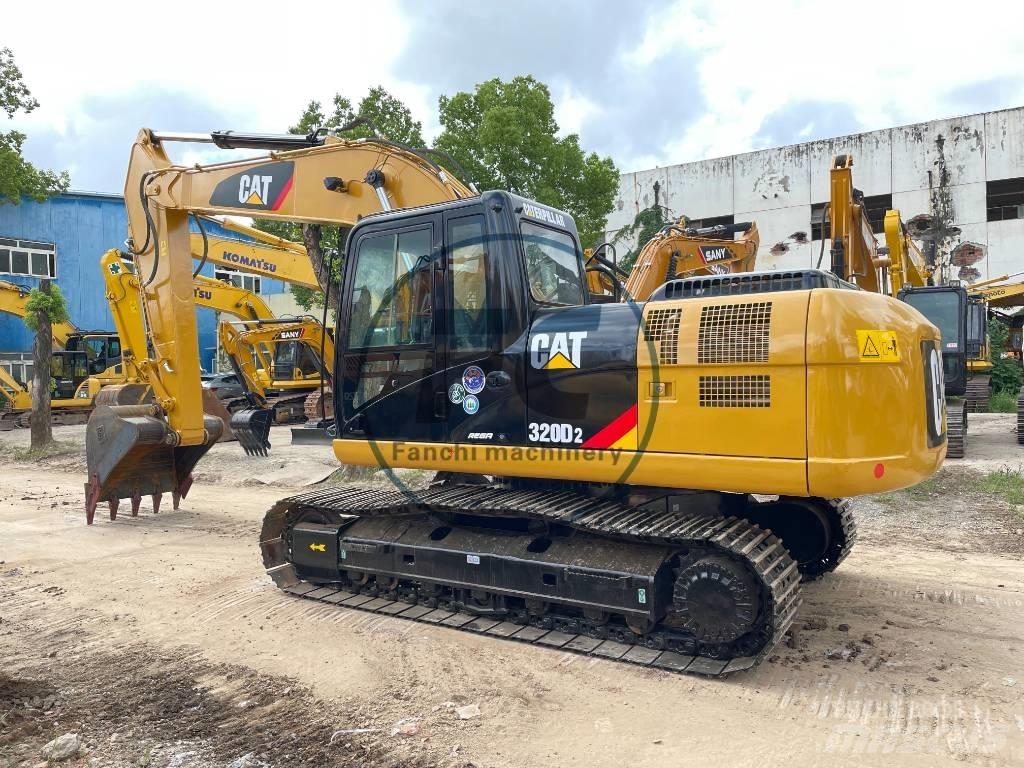 CAT 320 D 2 حفارات وسط 7 طن - 12 طن