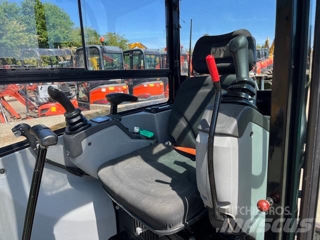 CAT 302.7 D CR حفارات صغيرة أقل من 7 طن (حفارات صغيرة)