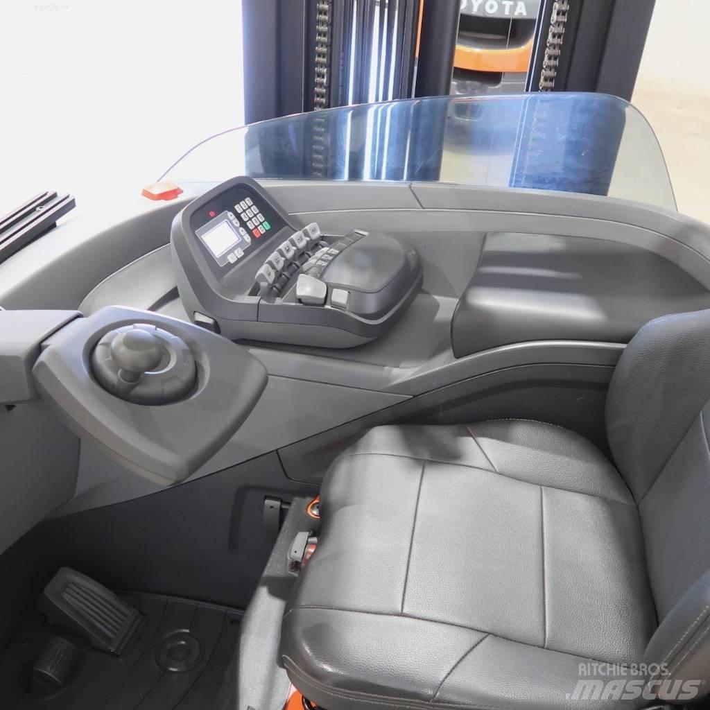 Toyota RRE200HC شاحنة مناولة