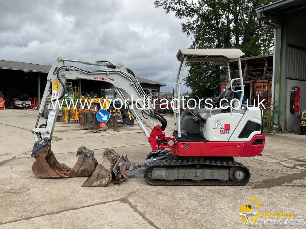 Takeuchi TB 225 حفارات صغيرة أقل من 7 طن (حفارات صغيرة)
