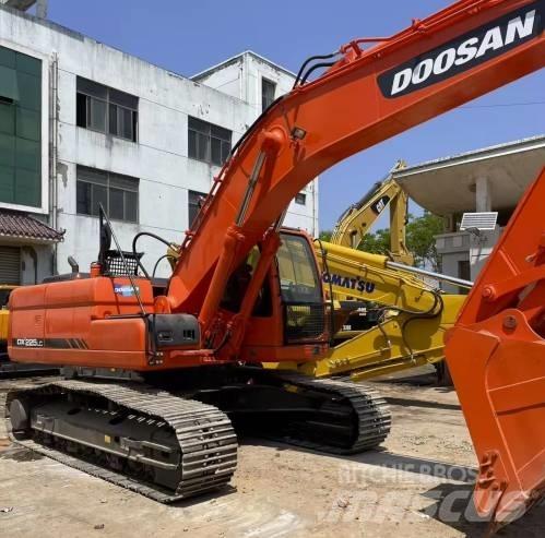 Doosan DX225LC حفارات زحافة