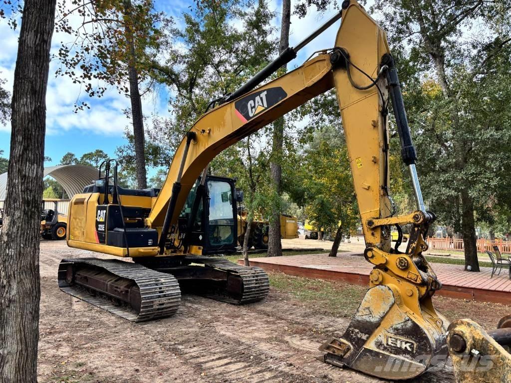 CAT 320 EL حفارات زحافة
