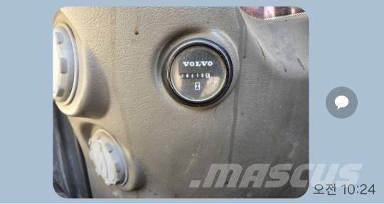Volvo EC 300 D حفارات زحافة