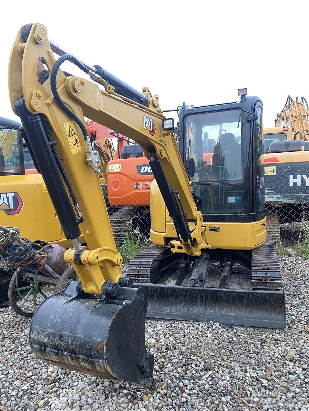 CAT 303E حفارات زحافة