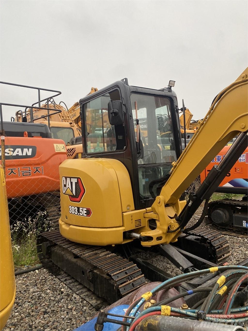 CAT 303E حفارات زحافة