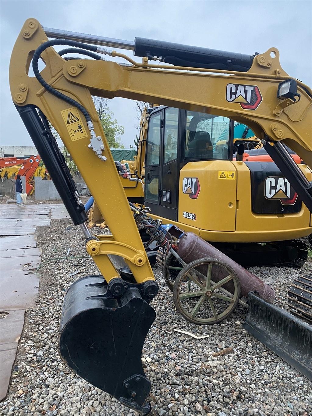 CAT 303E حفارات زحافة