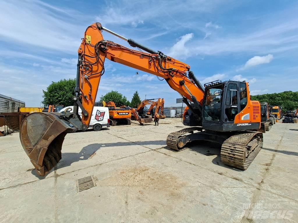 Doosan DX 235 LCR-5 حفارات زحافة