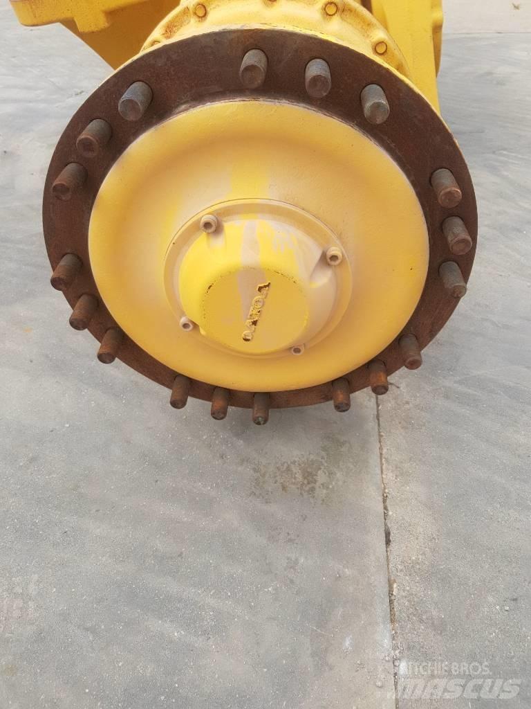 Volvo L120F G H محور العجلة