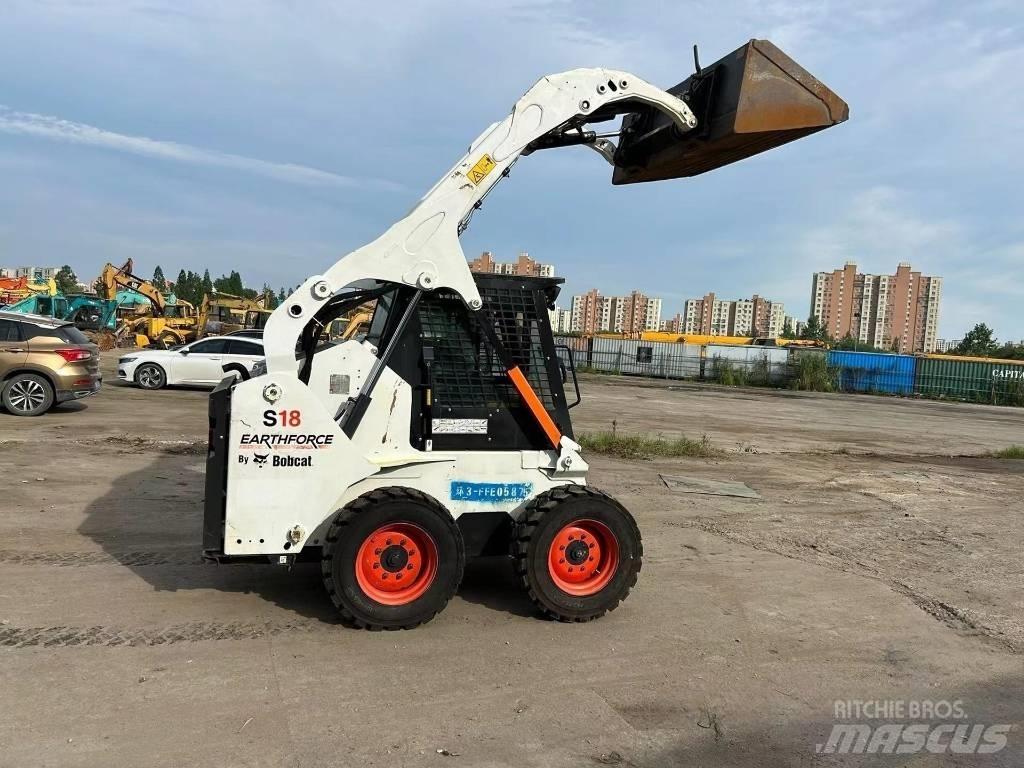 Bobcat S18 لوادر انزلاقية التوجيه