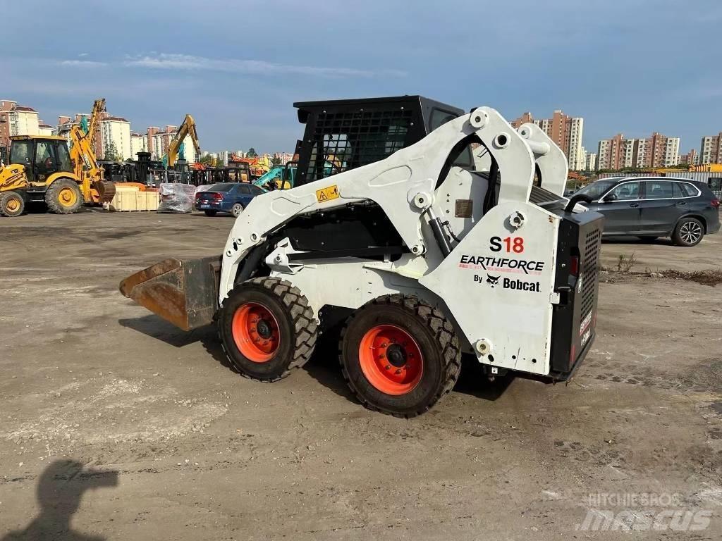 Bobcat S18 لوادر انزلاقية التوجيه