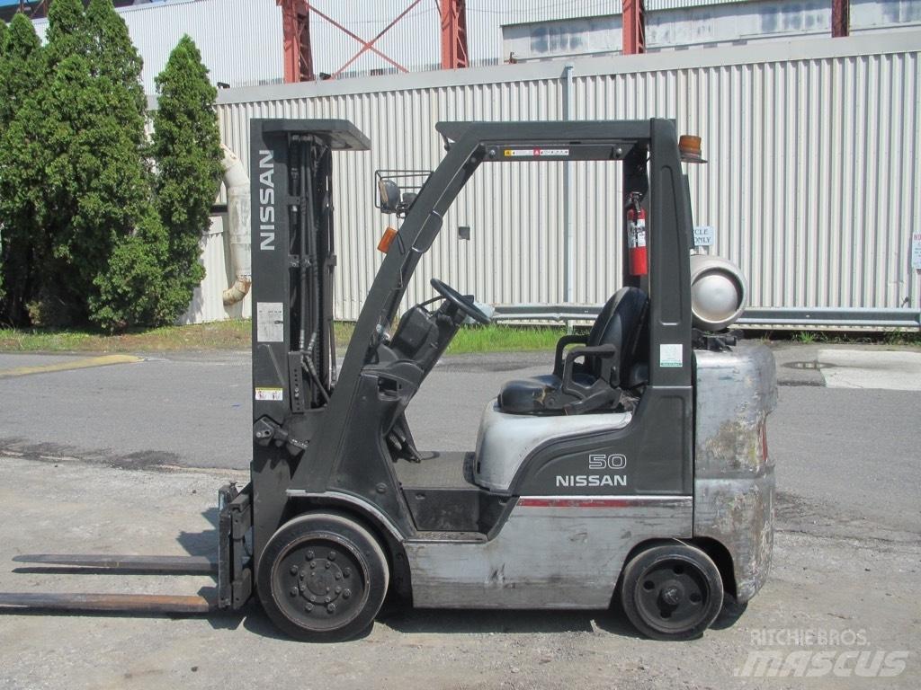 Nissan MCP1F2A25LV شاحنات الطرق الوعرة