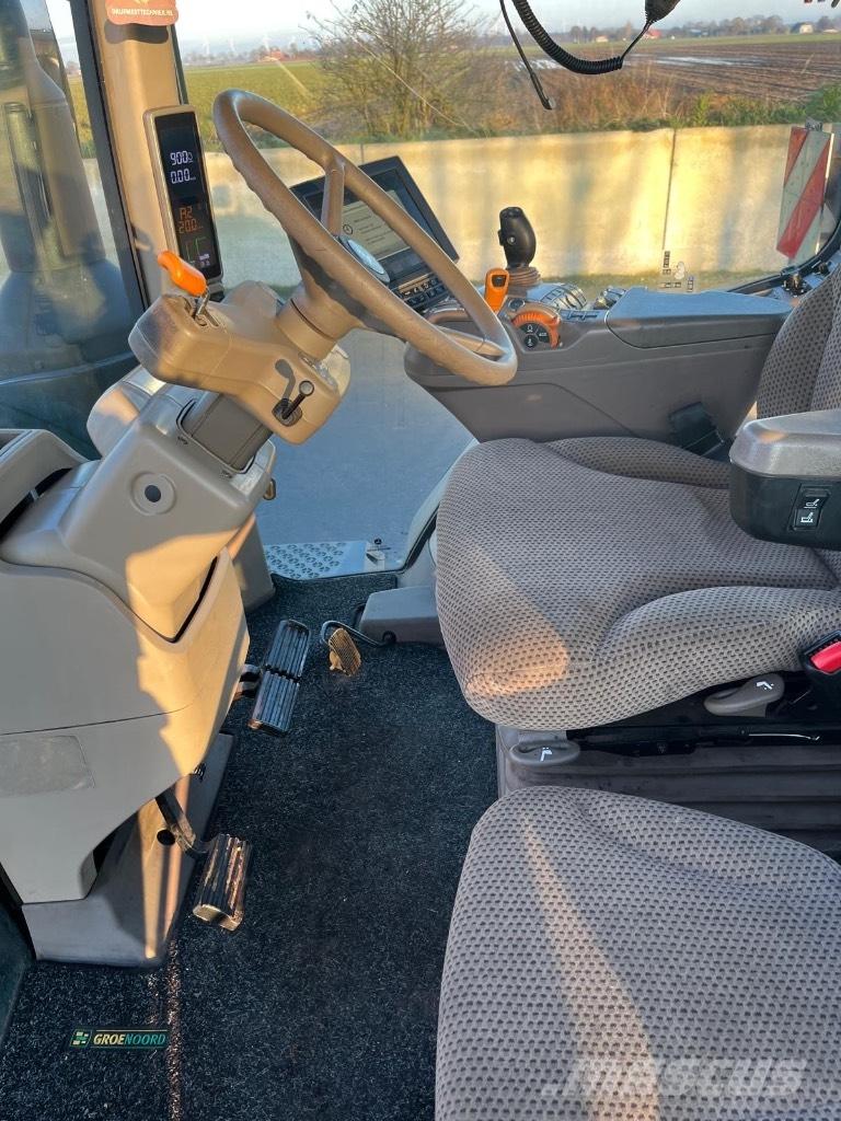 John Deere 8320 R الجرارات