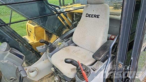 John Deere 210G LC حفارات زحافة