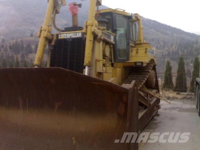 CAT D 8 R بلدوزرات مجنزرة