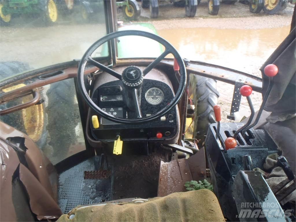John Deere 2850 الجرارات