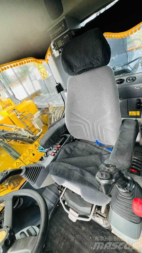 Komatsu PW 158 حفارات بعجل