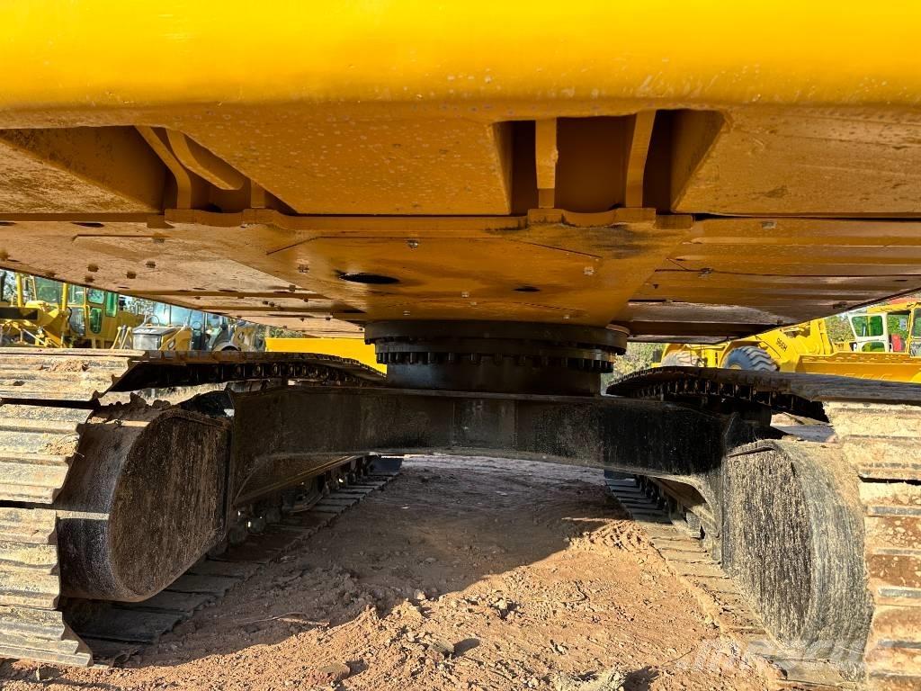 CAT 320 D L حفارات زحافة