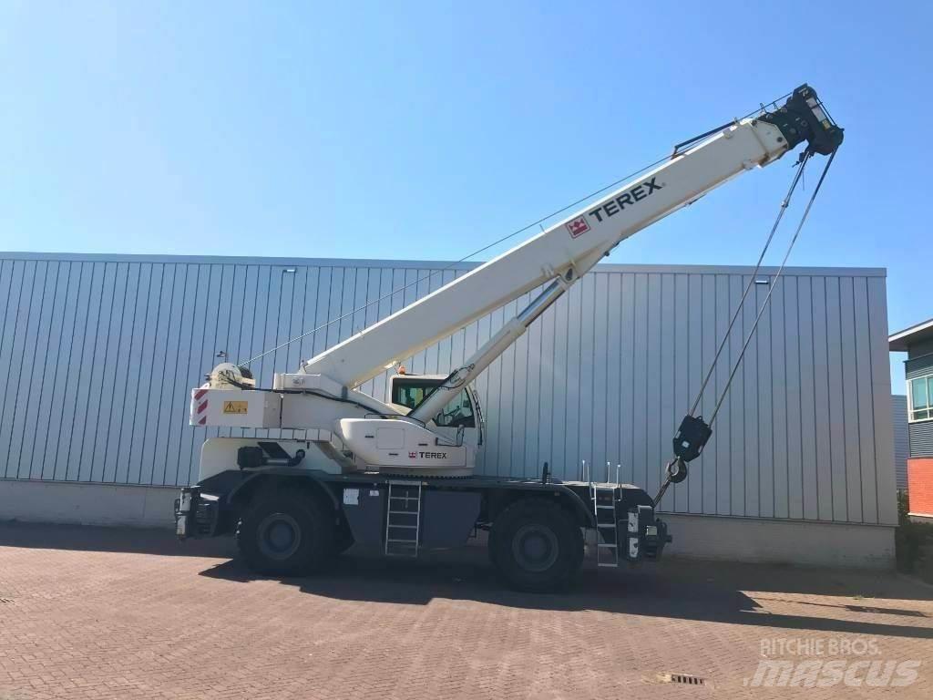 Terex 1075 رافعات الطرق الوعرة