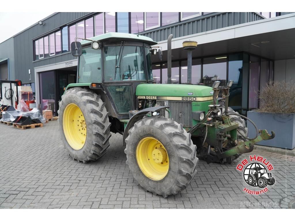 John Deere 2850 الجرارات