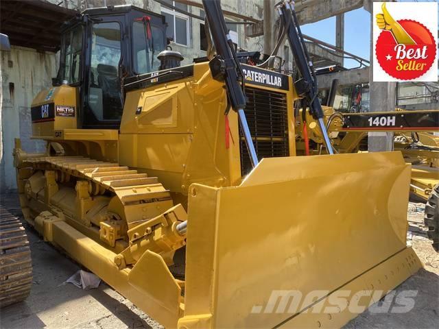 CAT D 6 G بلدوزرات مجنزرة