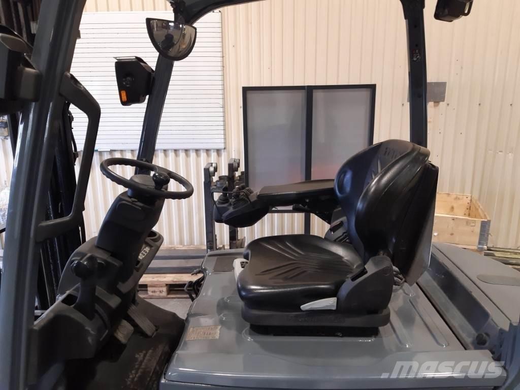 Toyota 8FBMT18 شاحنات ذات رافعات شوكية تعمل بالكهرباء